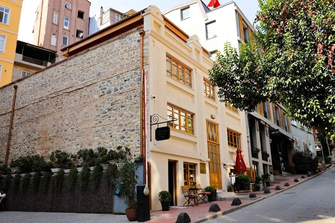 Peaceful And Perfectly Located Apartment In Cihangir Istanbul Turkey