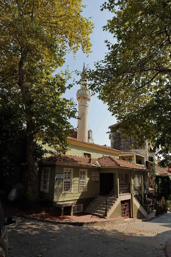 Peaceful And Perfectly Located Apartment In Cihangir Istanbul