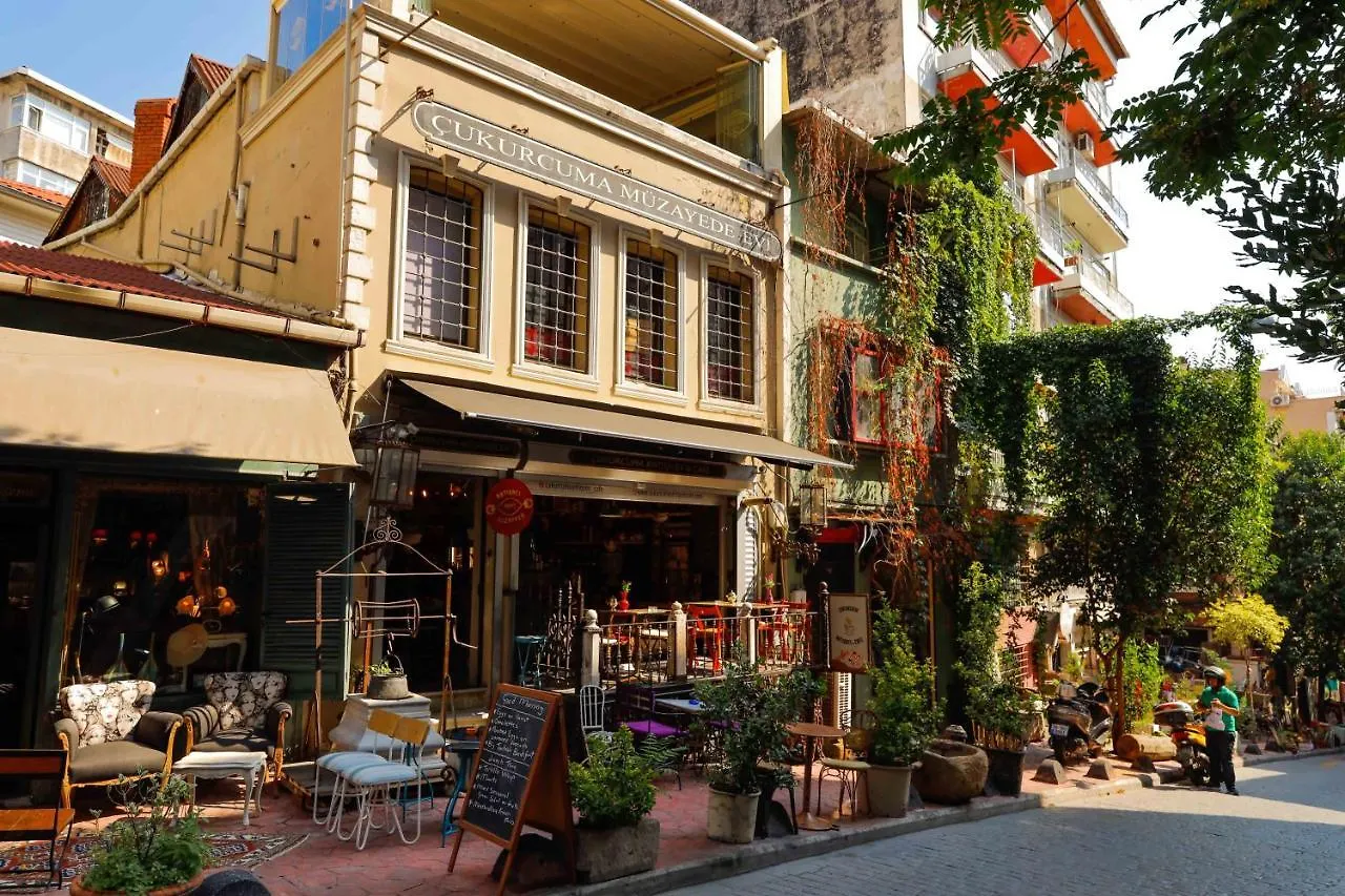 Peaceful And Perfectly Located Apartment In Cihangir Istanbul